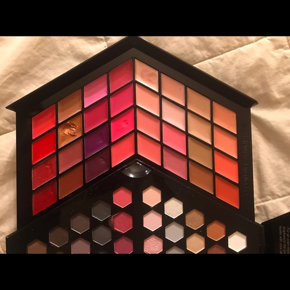 Sephora Geometricolor Makeup kit. Only used once. - Picture 3 of 4